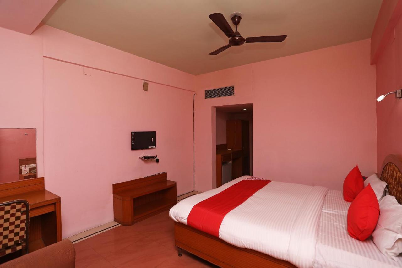 Hotel Keshari ブバネーシュワル エクステリア 写真
